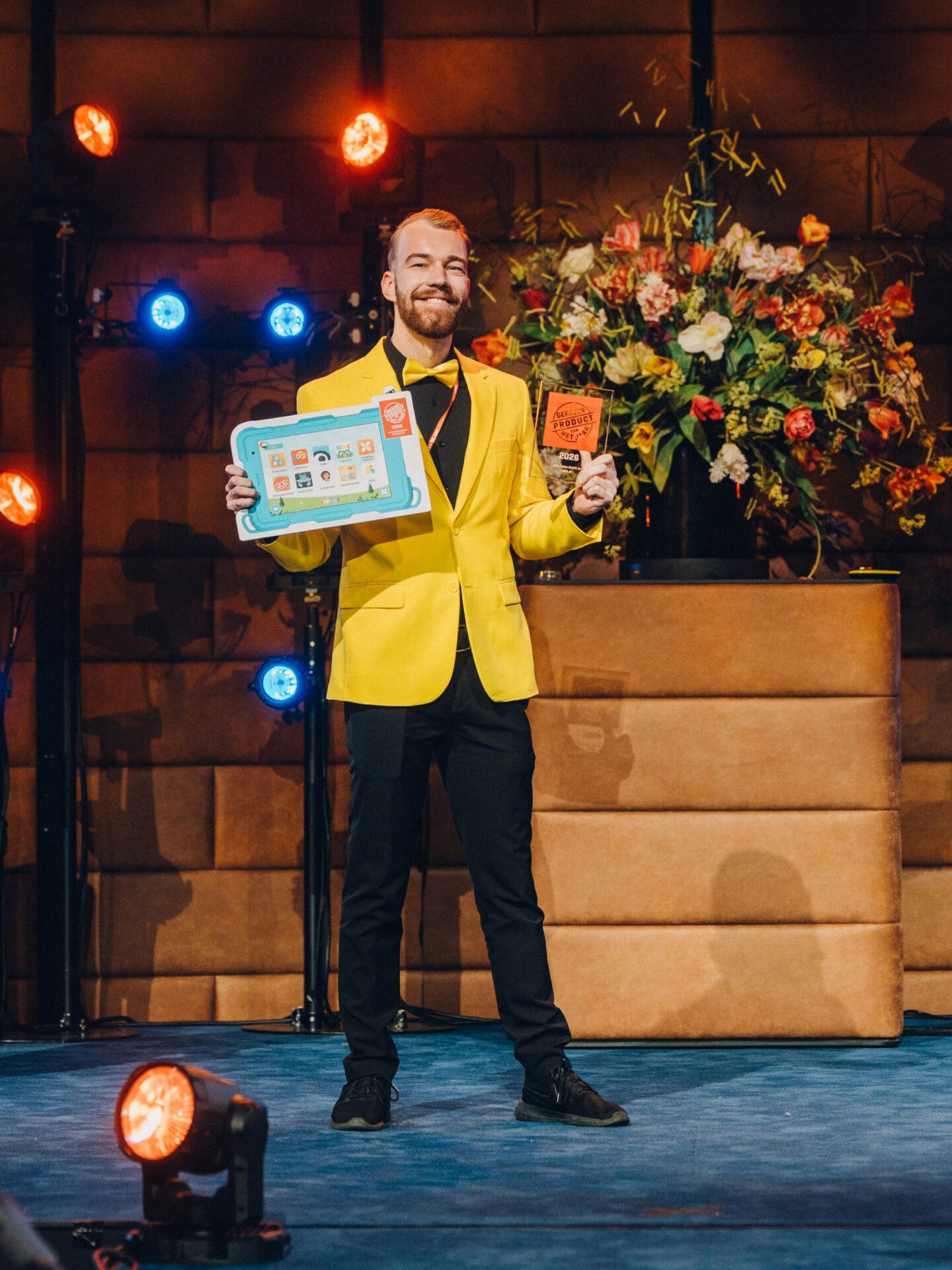 Luuk Waterschoot receiving an award for DEPLAY